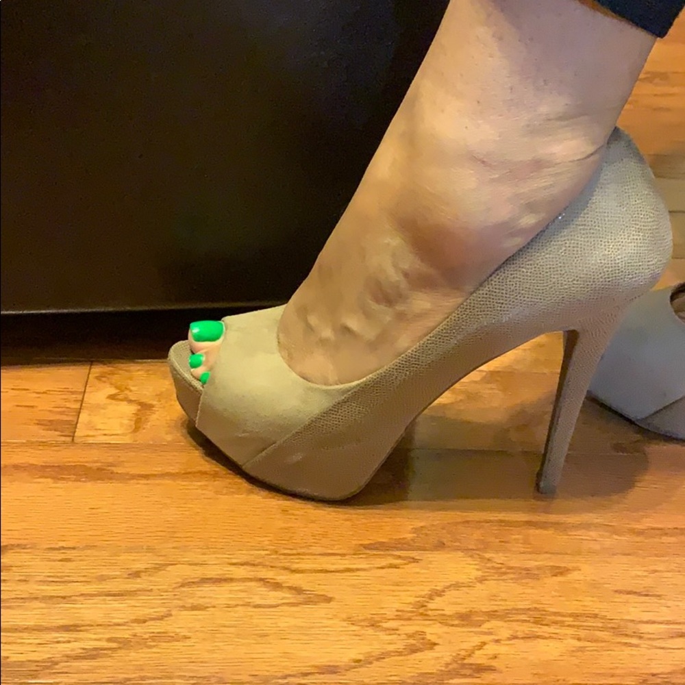 Shoes - Picture 3 of 4